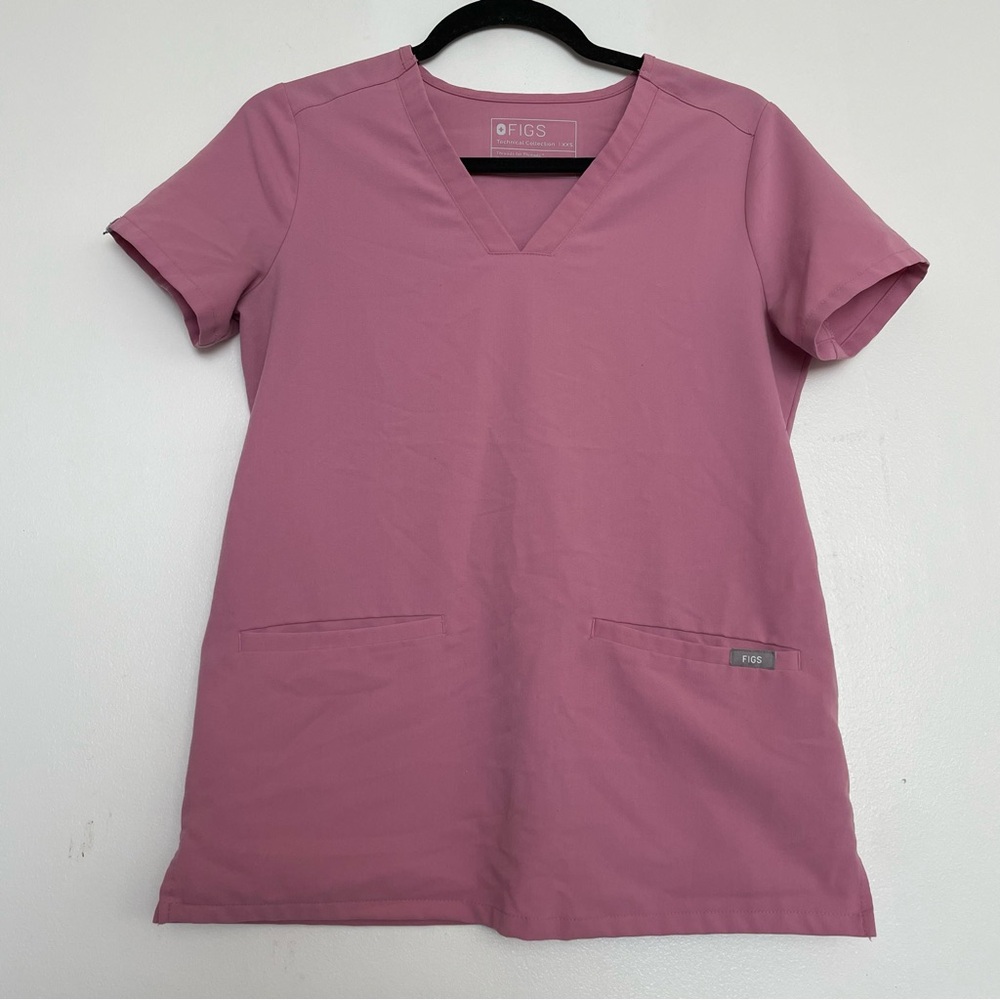 Women’s FIGS Casma Three-Pocket Scrub Top Chalk Pink 1783 Size XXS